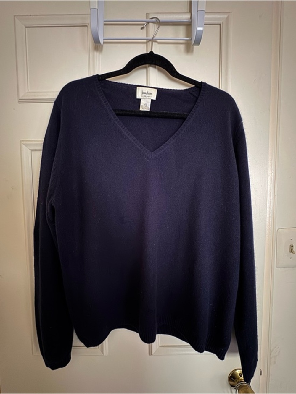 Neiman Marcus Deep Navy V-Neck Cashmere-Blend Sweater